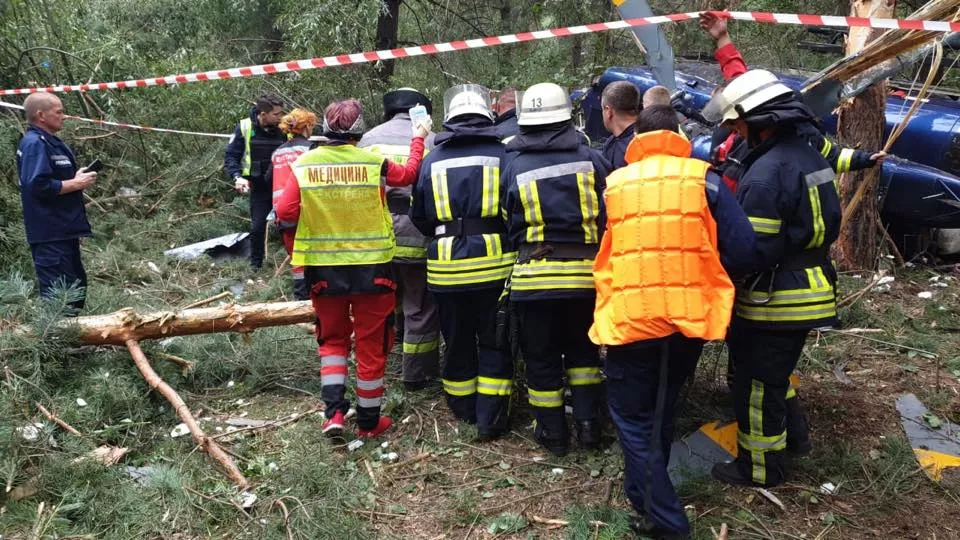 У Києві на Трухановому острові розбився вертоліт 1