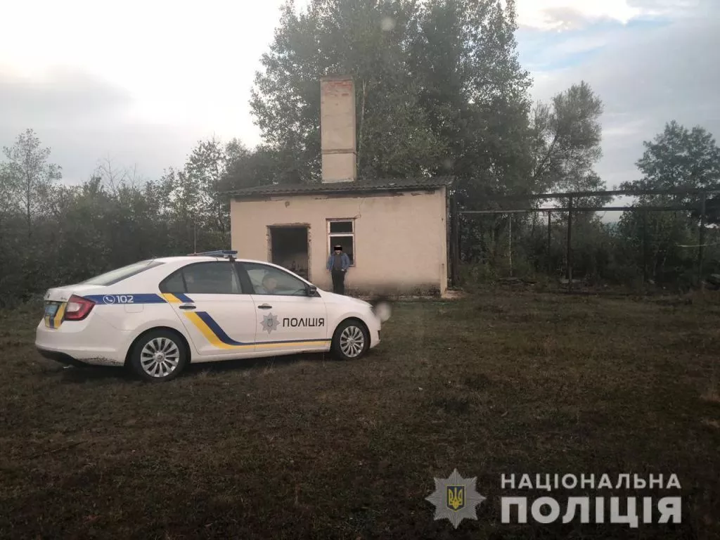 Нарколабораторія на фермі в Закарпатті: лікар-анестезіолог із раніше судимим чоловіком виготовляли метамфетамін 6