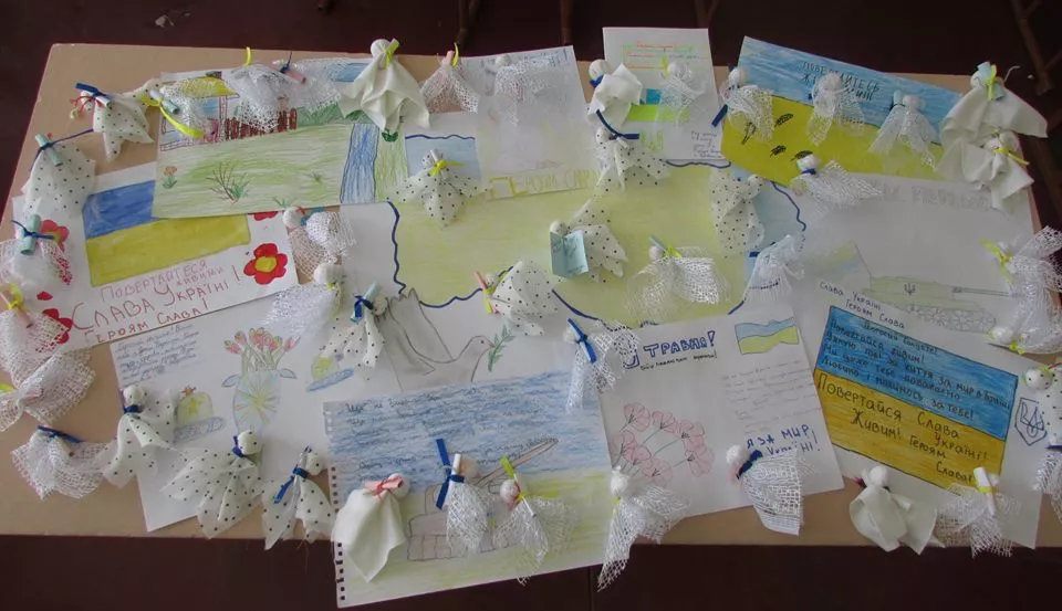 Добро руками дітей: Учні нововолинської школи здають макулатуру та допомагають бійцям на Сході 9