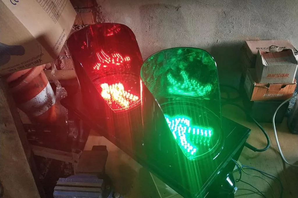 На одному з головних перехресть у Володимирі-Волинському замінили раніше вкрадений світлофор 3