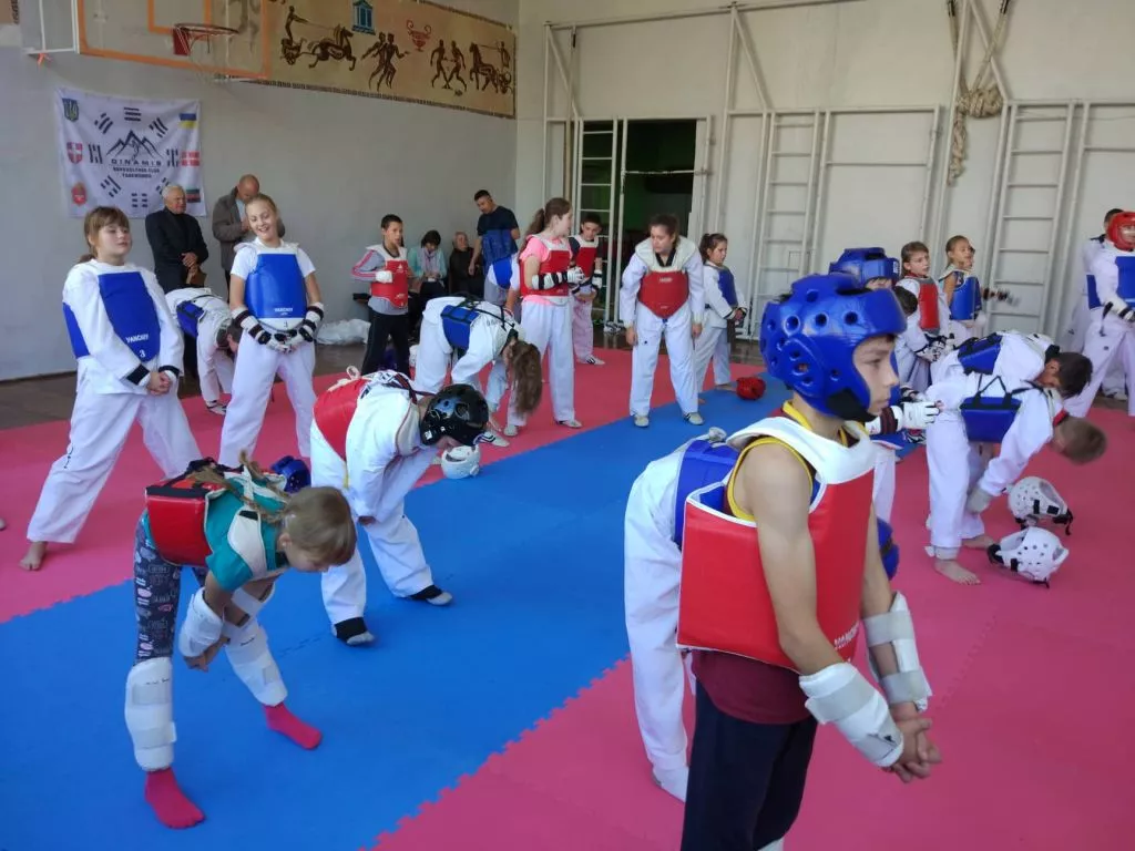 Нововолинський клуб «Динаміс» отримав спортивний інвентар 2