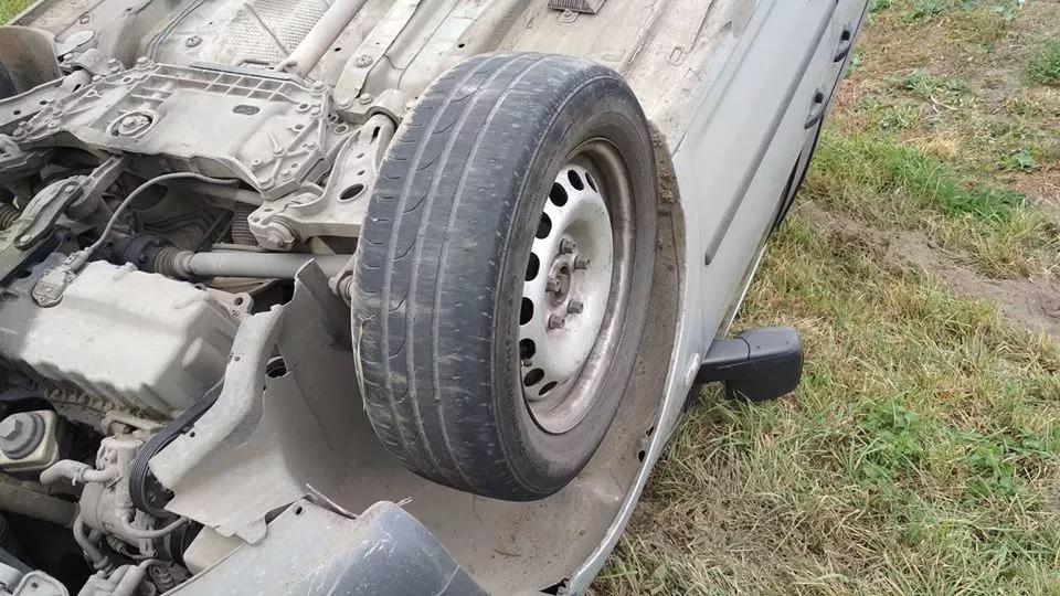 Під Луцьком автомобіль злетів у кювет 3