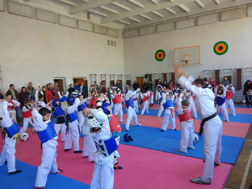 Нововолинський клуб «Динаміс» отримав спортивний інвентар 7