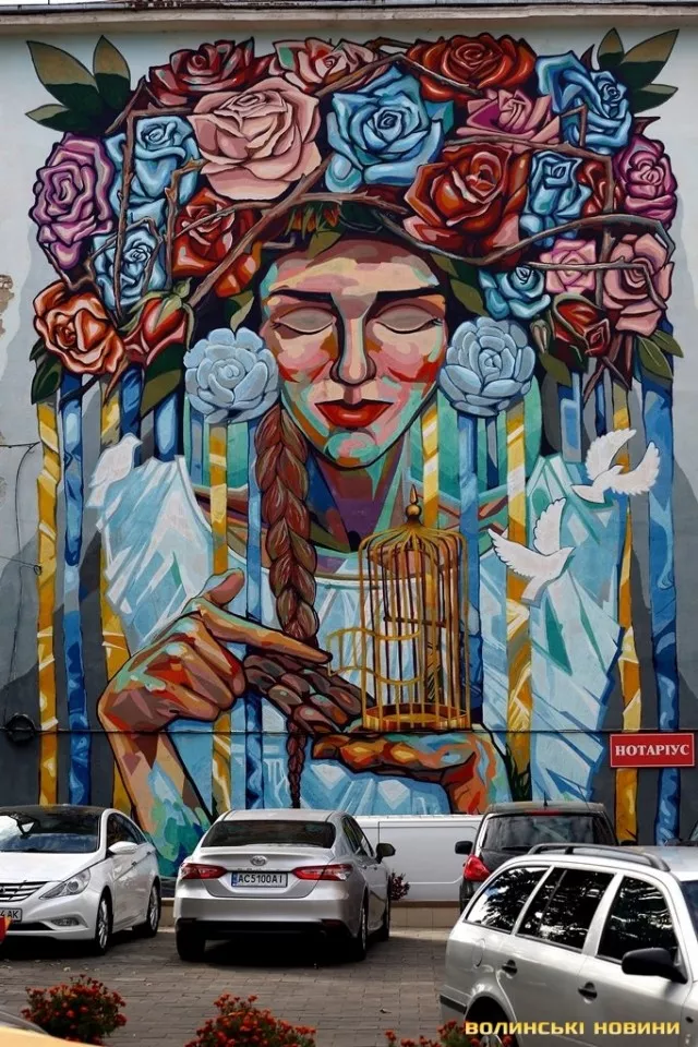 Символічні, красиві, унікальні: топ найкращих муралів і графіті Луцька 12