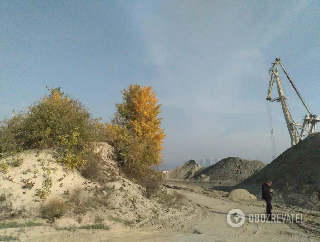 У Києві обшукали чергову точку незаконного видобутку піску: знайшли збитків на понад 100 мільйонів гривень 3
