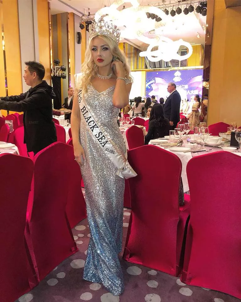 Яна Власюк з Нововолинська на фіналі конкурсу «Mrs. Globe» в Китаї отримала черговий титул та ввійшла в ТОП-30 15