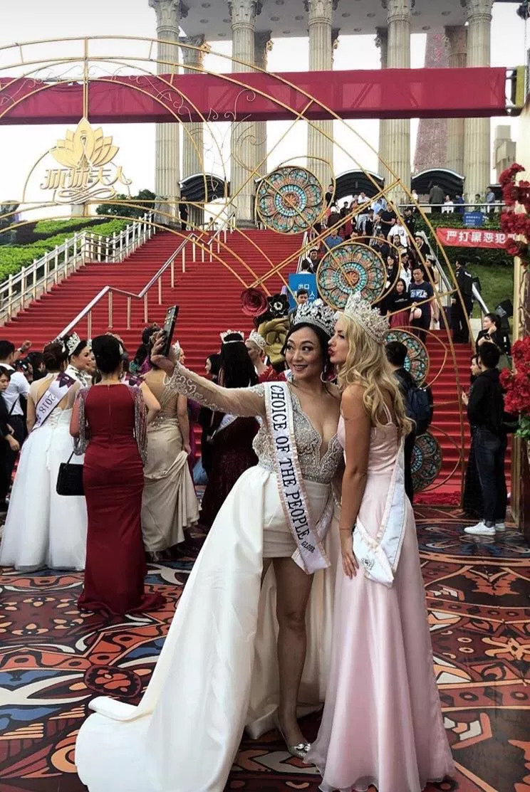 Яна Власюк з Нововолинська на фіналі конкурсу «Mrs. Globe» в Китаї отримала черговий титул та ввійшла в ТОП-30 9