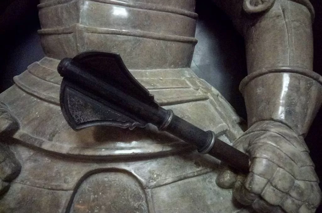 У Низкиницький монастир повернувся відреставрований надгробний пам'ятник Адама Киселя 1