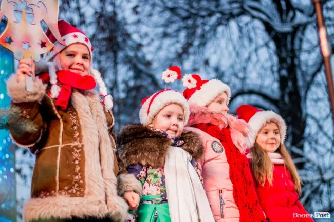 У Луцьку урочисто засвітили головну ялинку міста 5