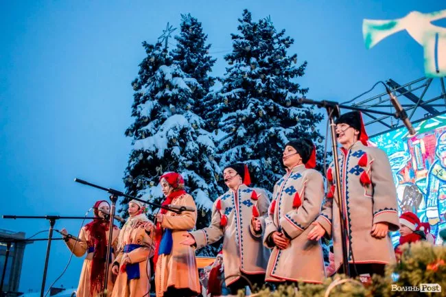 У Луцьку урочисто засвітили головну ялинку міста 6