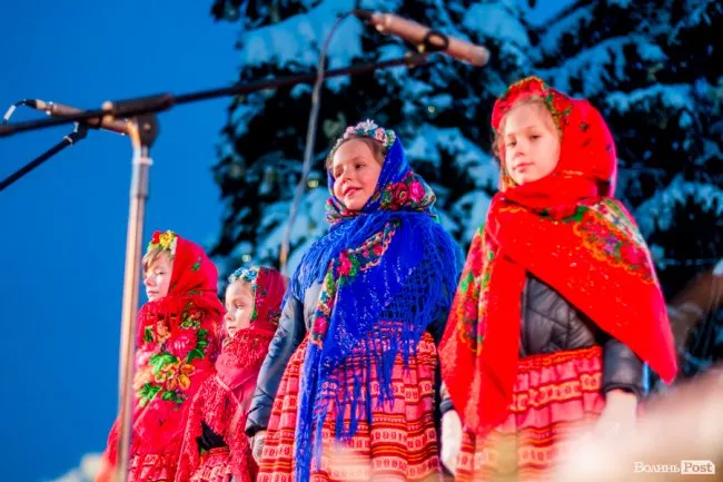 У Луцьку урочисто засвітили головну ялинку міста 7