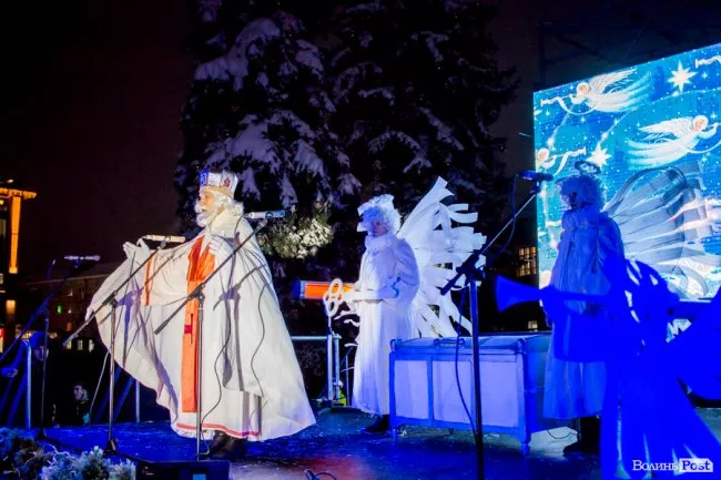 У Луцьку урочисто засвітили головну ялинку міста 8