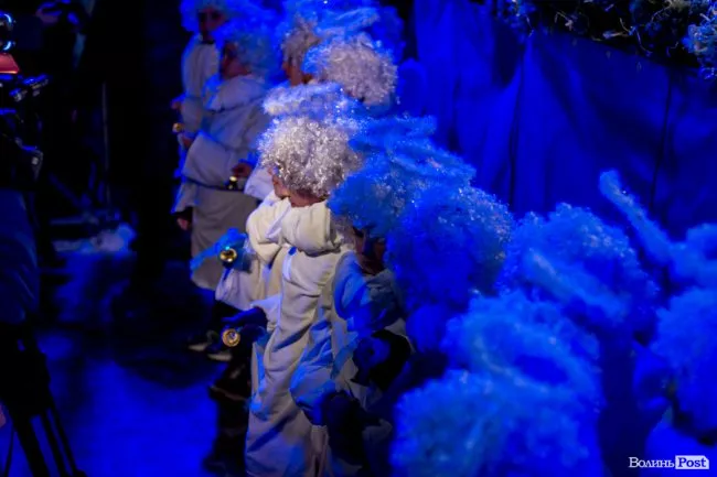 У Луцьку урочисто засвітили головну ялинку міста 10