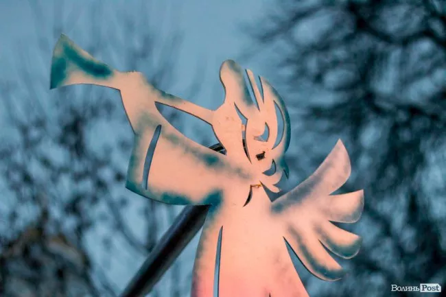 У Луцьку урочисто засвітили головну ялинку міста 2