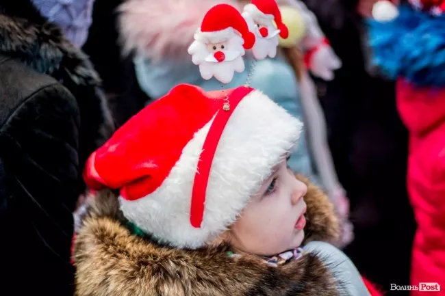 У Луцьку урочисто засвітили головну ялинку міста 4