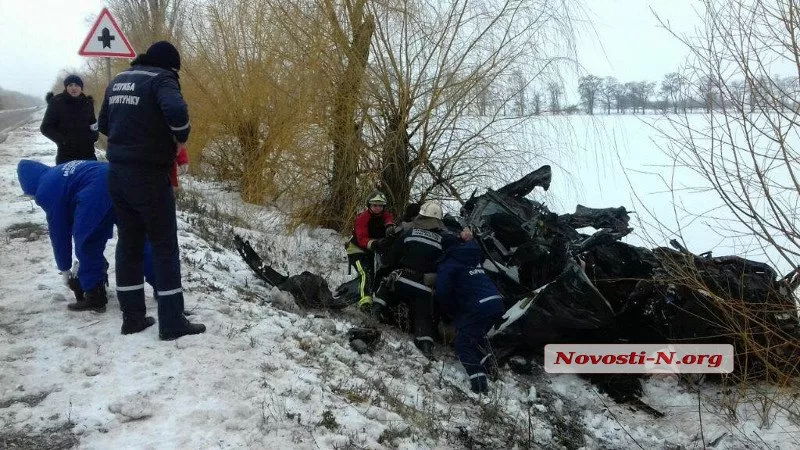 На трасі «Миколаїв – Дніпропетровськ» зіштовхнулись два авто, загинули діти 2