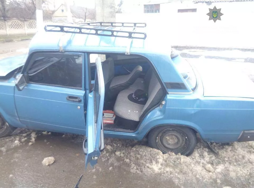 П'яний водій на «Жигулях» в'їхав у стовп в Луцьку 4