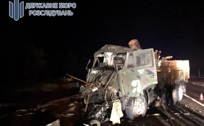 На Херсонщині внаслідок зіткнення двох військових вантажівок загинув солдат 2