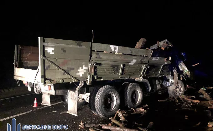 На Херсонщині внаслідок зіткнення двох військових вантажівок загинув солдат 3