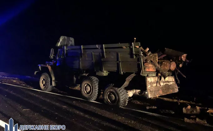 На Херсонщині внаслідок зіткнення двох військових вантажівок загинув солдат 4