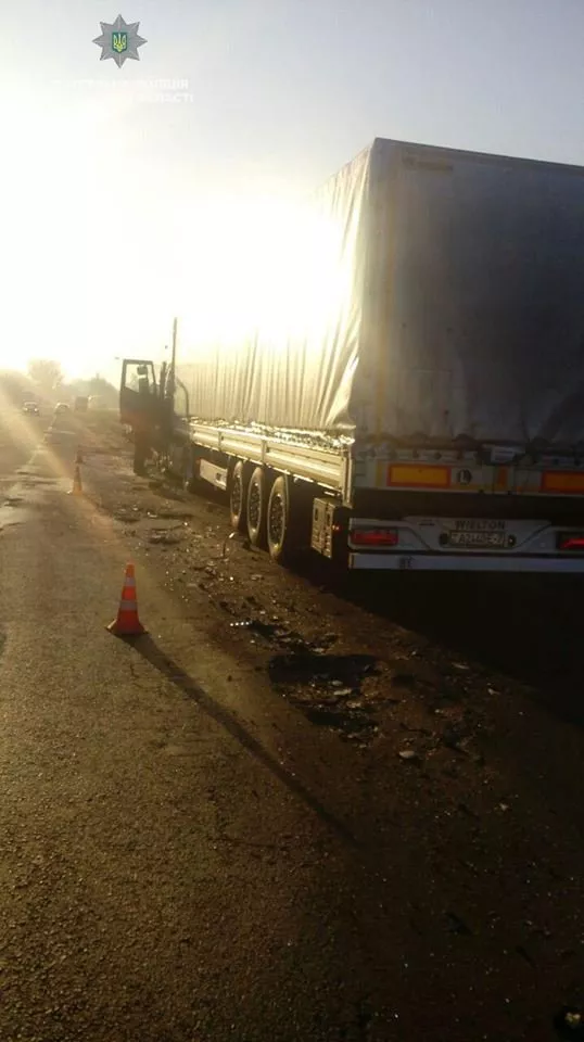 На трасі «Ковель-Луцьк» в ДТП потрапили вантажівка та автобус 3