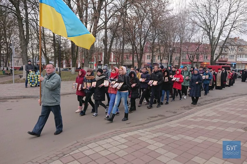 У Володимирі-Волинському вшанували пам'ять Героїв Небесної Сотні 10