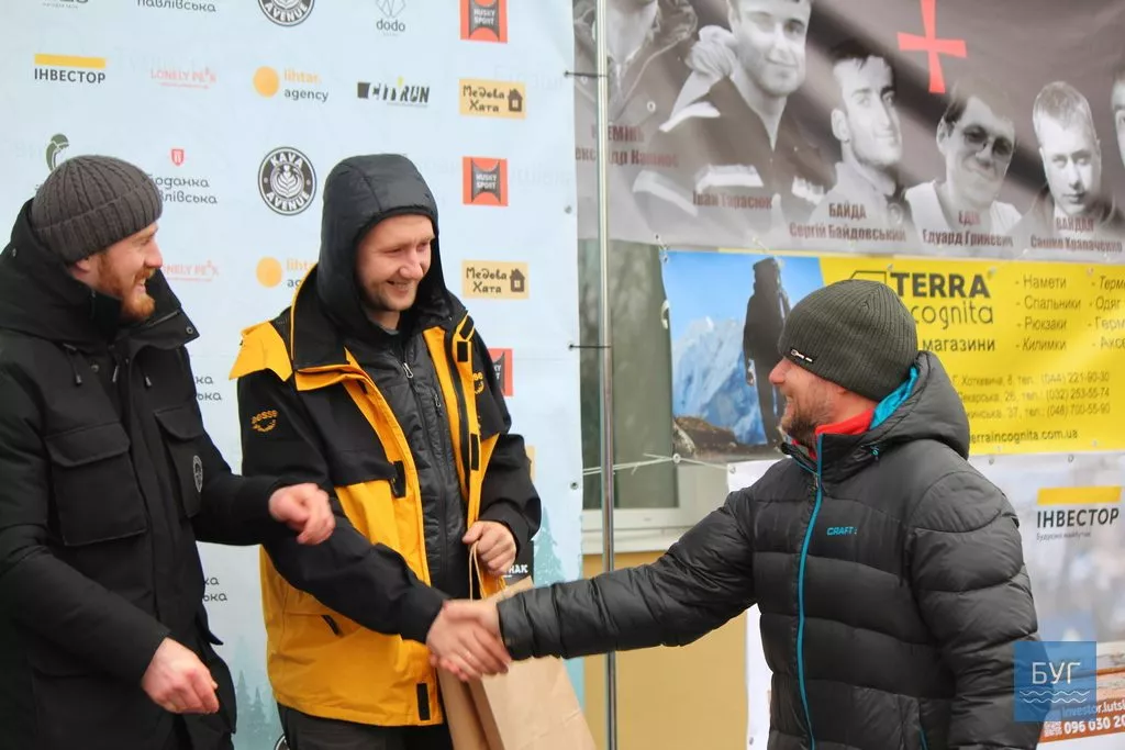 Екстремальний туристичний змаг «Доброволець» зібрав у Вовчаку майже 300 учасників 48