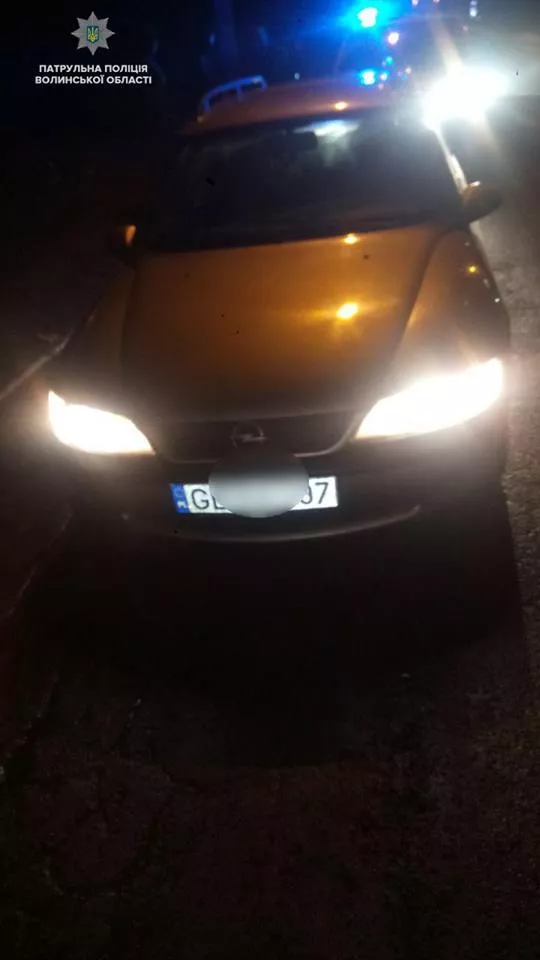 Водія у Луцьку зупинили за порушення ПДР, а знайшли наркотики 3