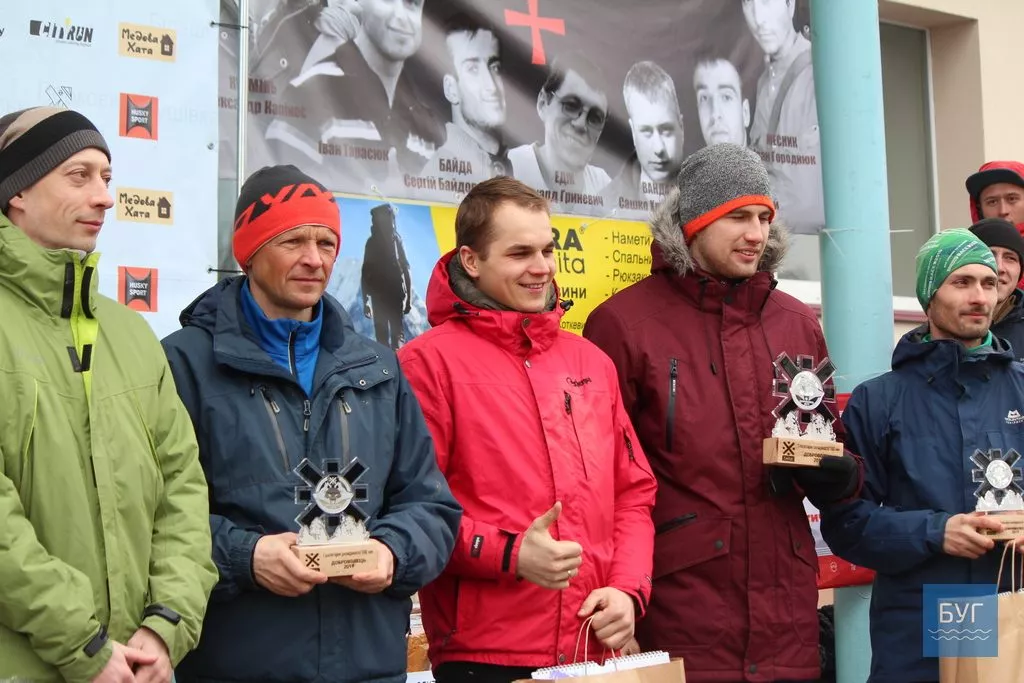 Екстремальний туристичний змаг «Доброволець» зібрав у Вовчаку майже 300 учасників 60