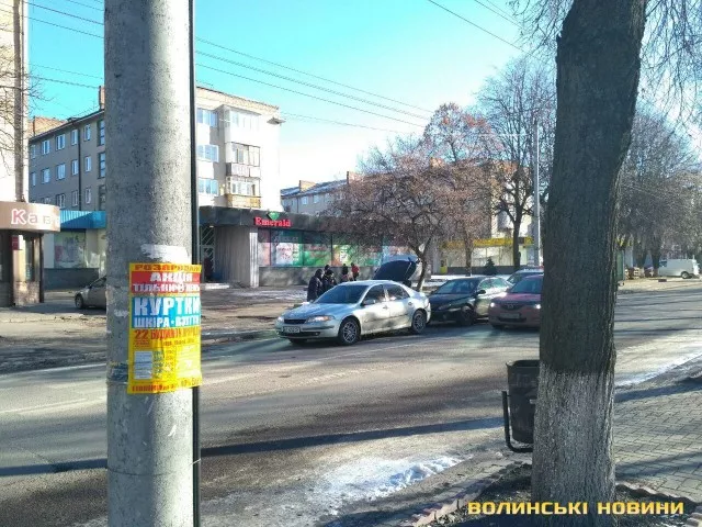 У Луцьку перед пішохідним переходом зіткнулись два авто 1