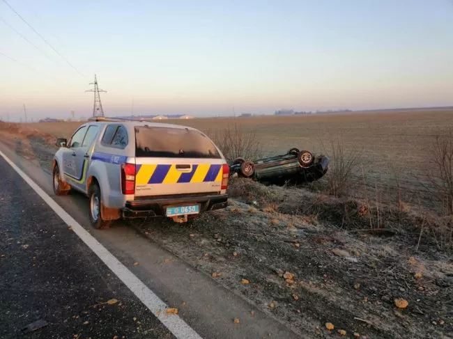 Автівка злетіла у кювет на трасі Луцьк-Устилуг 1