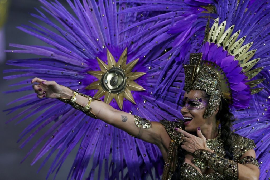 У Ріо-де-Жанейро засяяв на повну потужність карнавал 12