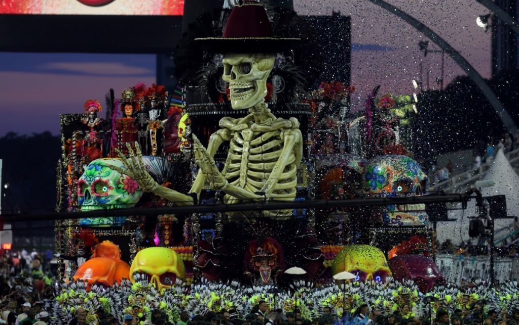 У Ріо-де-Жанейро засяяв на повну потужність карнавал 15