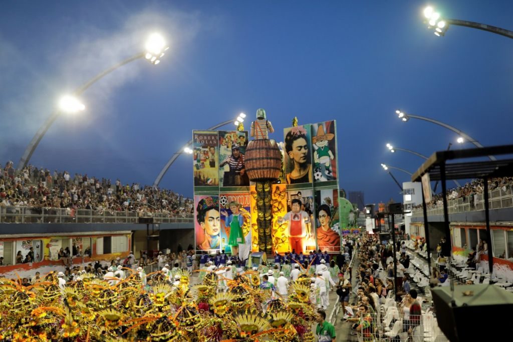 У Ріо-де-Жанейро засяяв на повну потужність карнавал 17