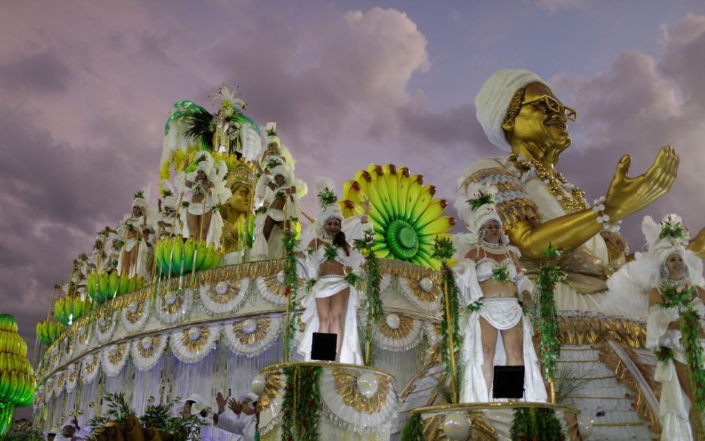 У Ріо-де-Жанейро засяяв на повну потужність карнавал 24