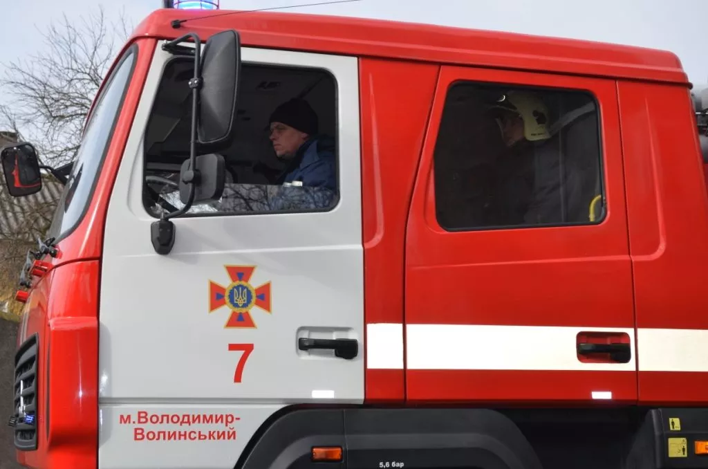 «Побачив дим над хатою, а далі все - як у кіно»: у Вербі рятувальник визволив односельчанку від вогню 6