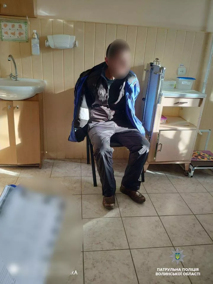 У Луцьку водій напідпитку збив електроопору 3