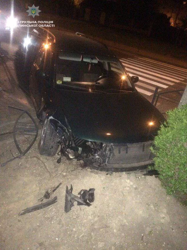 Внаслідок ДТП у Луцьку автомобілі перетворились на гору металу 4