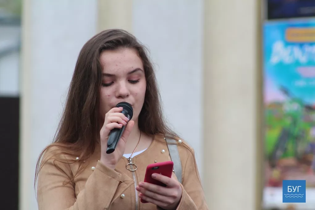 На площі у Володимирі-Волинському співали караоке. Фоторепортаж 16