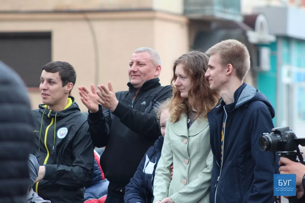 На площі у Володимирі-Волинському співали караоке. Фоторепортаж 19