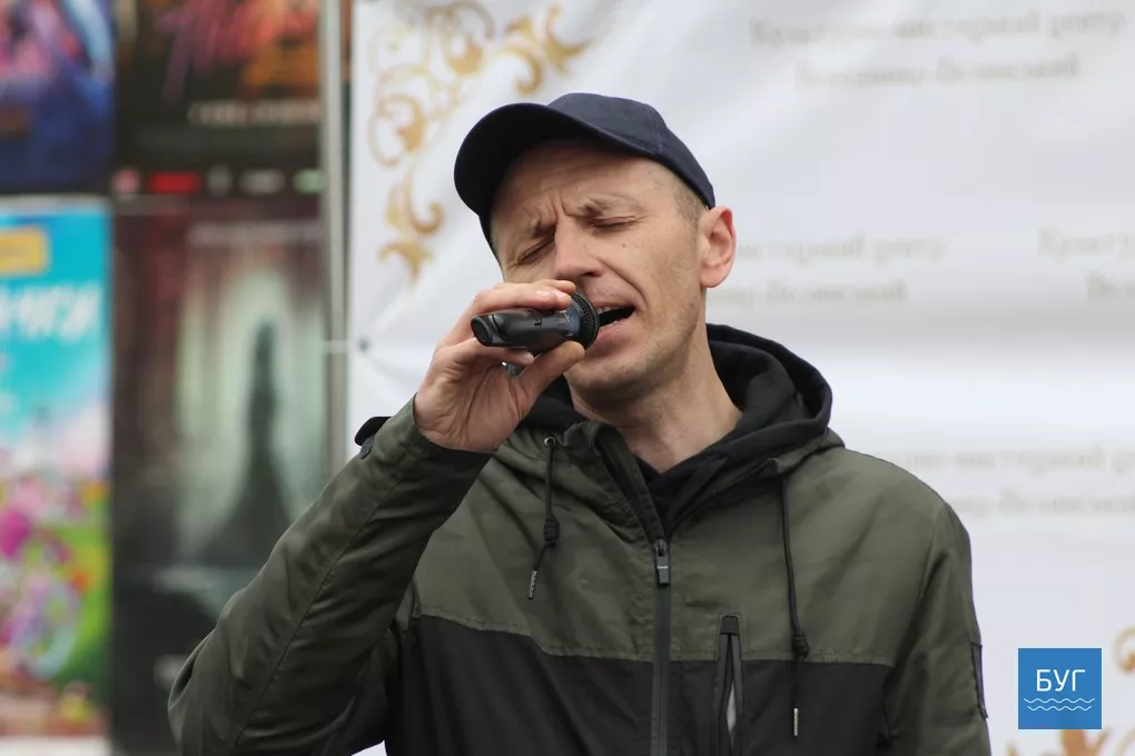 На площі у Володимирі-Волинському співали караоке. Фоторепортаж 23