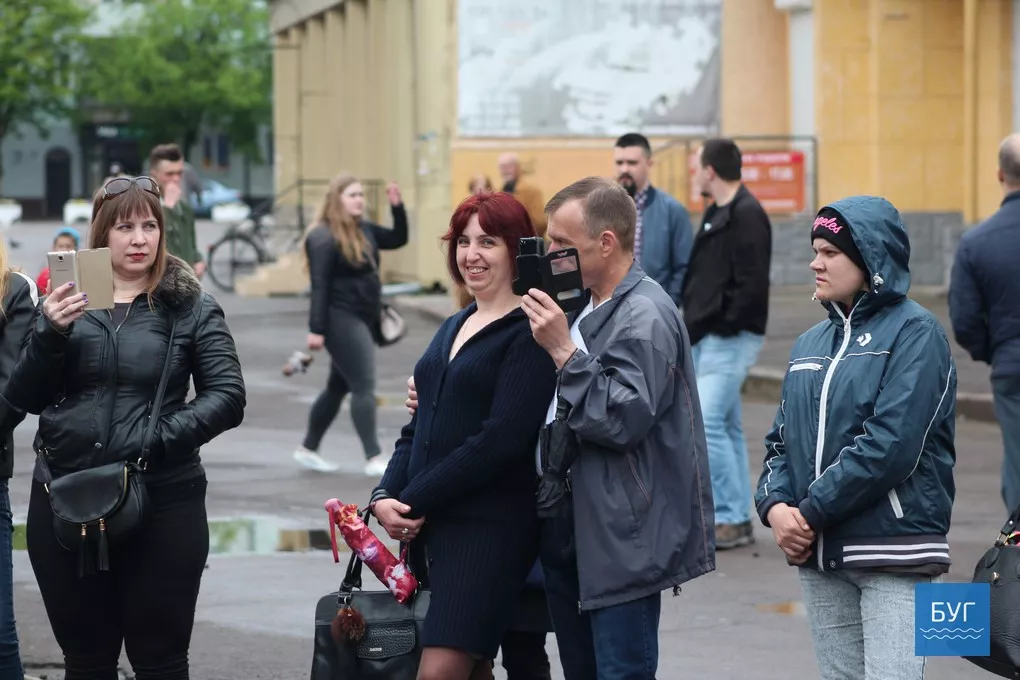 На площі у Володимирі-Волинському співали караоке. Фоторепортаж 25