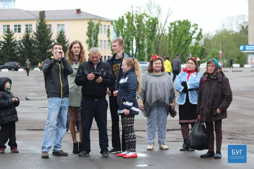На площі у Володимирі-Волинському співали караоке. Фоторепортаж 26