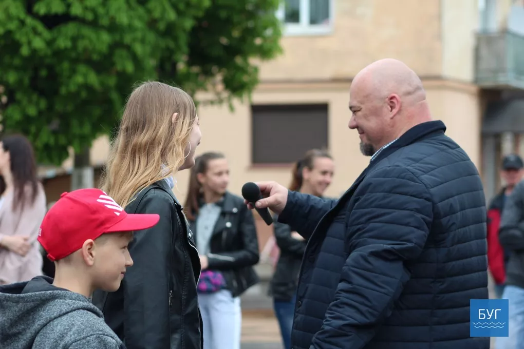 На площі у Володимирі-Волинському співали караоке. Фоторепортаж 39