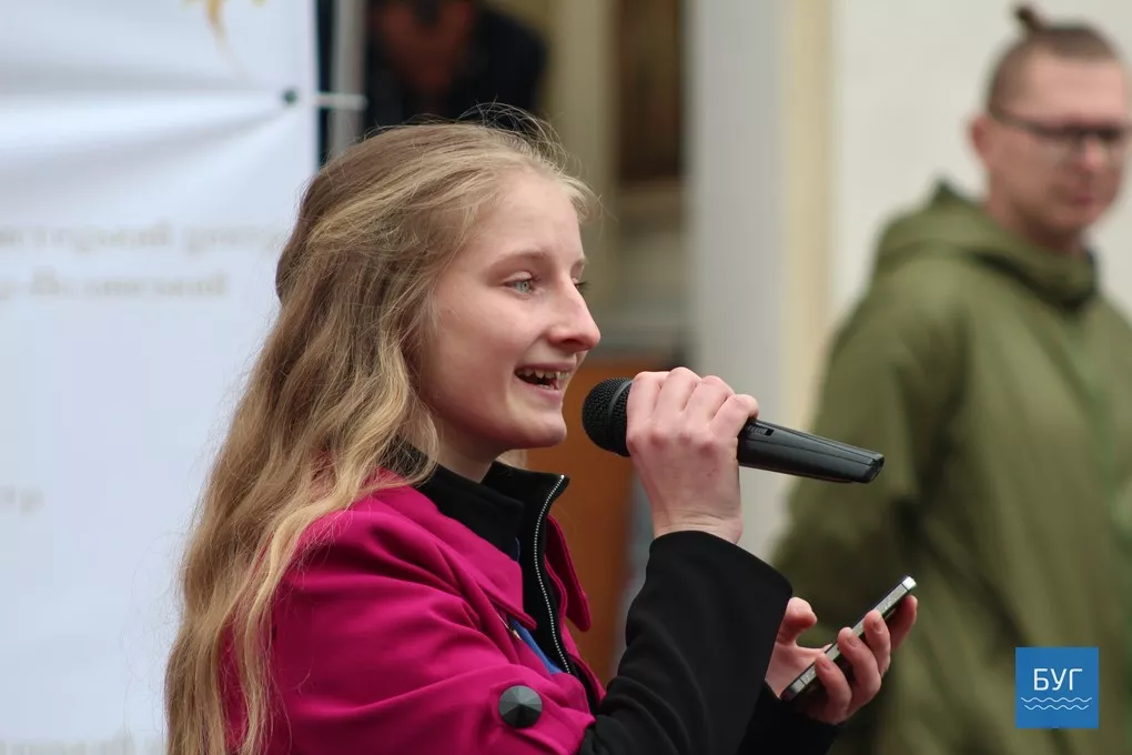 На площі у Володимирі-Волинському співали караоке. Фоторепортаж 46