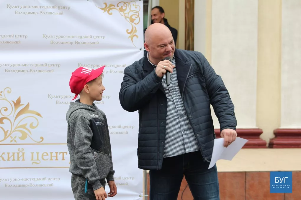 На площі у Володимирі-Волинському співали караоке. Фоторепортаж 51