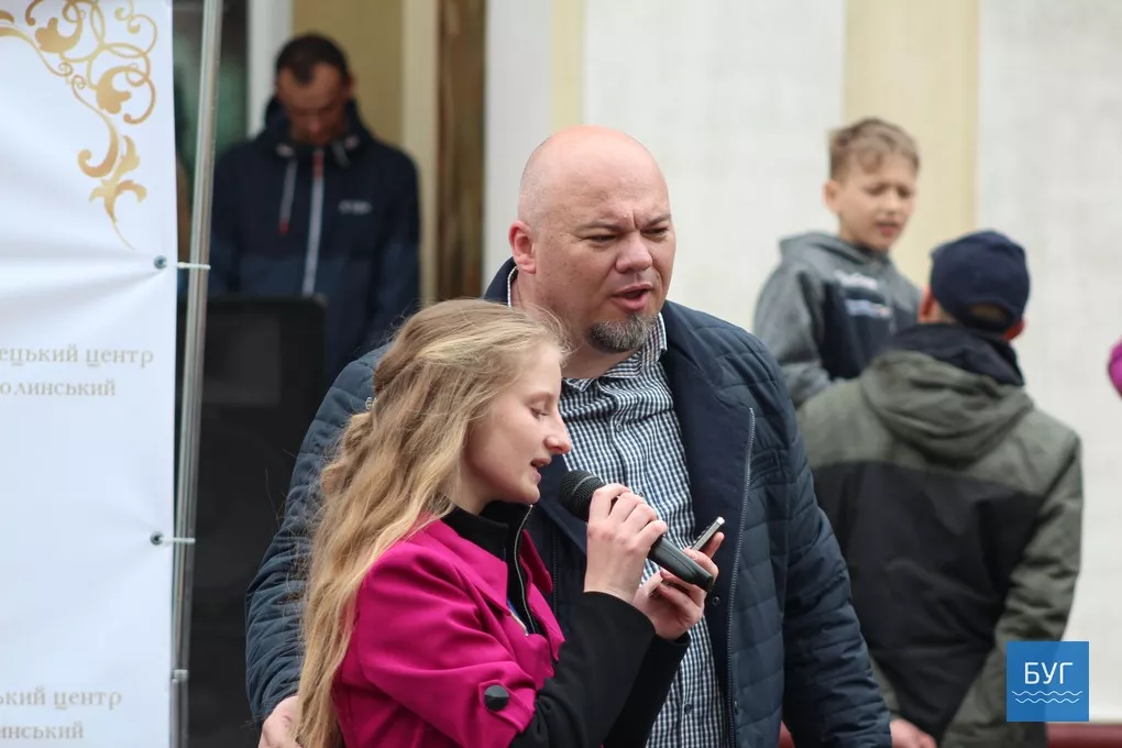 На площі у Володимирі-Волинському співали караоке. Фоторепортаж 52