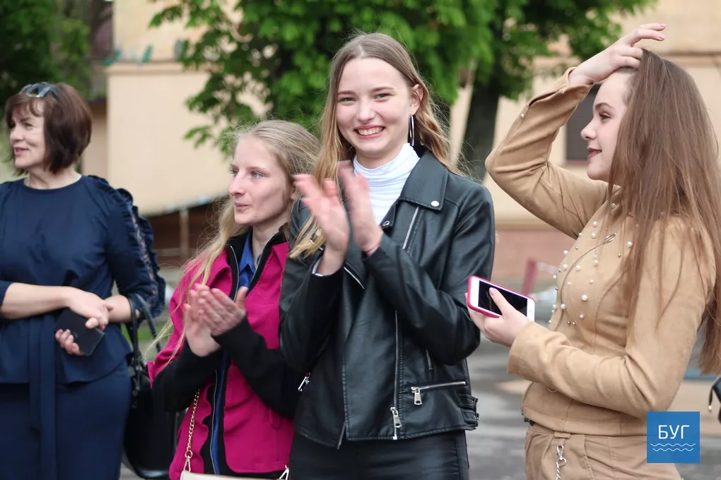 На площі у Володимирі-Волинському співали караоке. Фоторепортаж 56