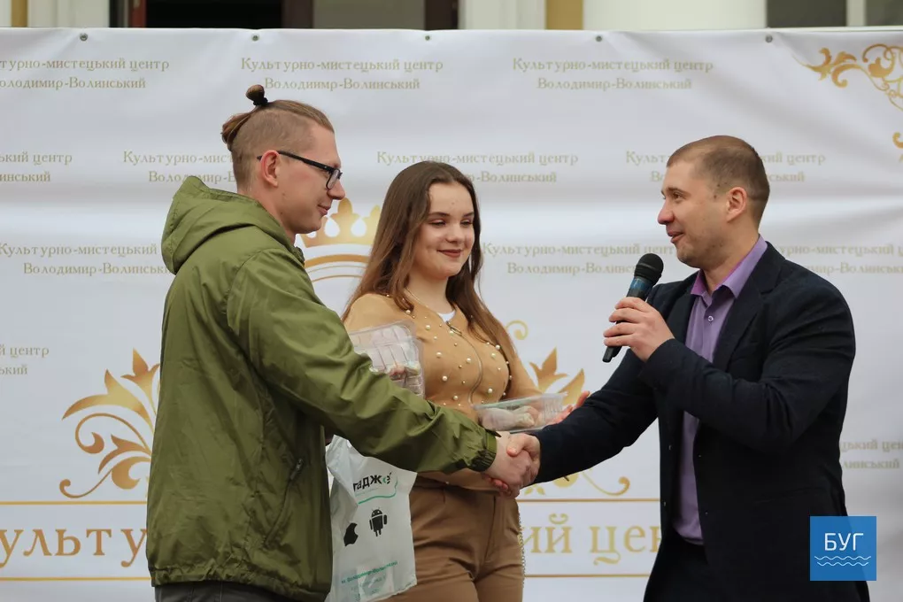 На площі у Володимирі-Волинському співали караоке. Фоторепортаж 57