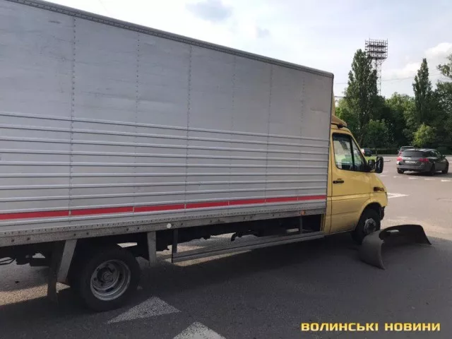 У Луцьку не розминулись легковик і вантажівка 2